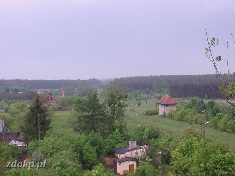 2005-05-23.154 skoki widok z wiezy cisnien w kier WG i JAN.jpg - Skoki - widok z wiey wodnej na wyjazdy w kierunku Wgrowca i Janowca Wlkp.
